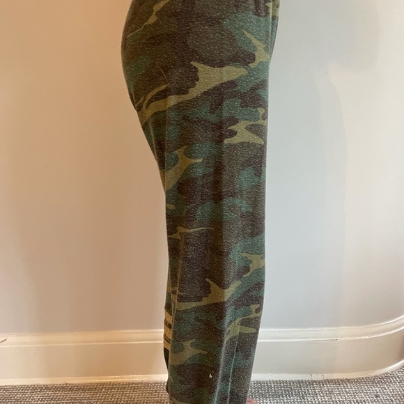 Sundry Camouflage Sweatpants Gold Stripe size 1 - Picture 4 of 4